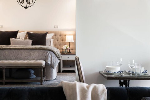 Provence Spa Villa 2 - Accommodation Burleigh 1