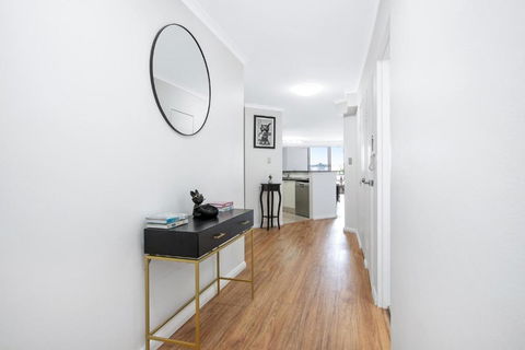 Pyrmont 2 Bed Apartment - Prime Location W Parking - Accommodation Burleigh 1