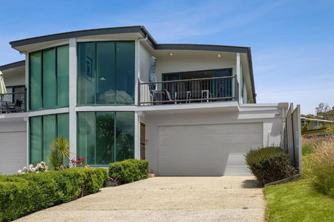 Questa E Bella - Accommodation Burleigh 2