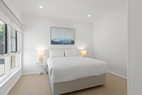 Quiet 2-Bed Retreat With Private Courtyard - Accommodation Burleigh 2