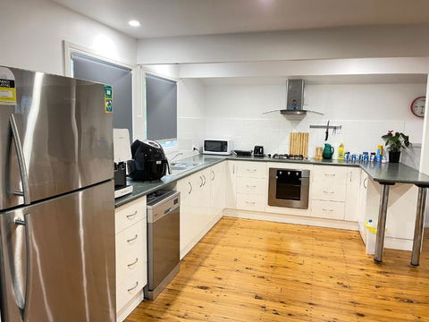 Quiet, Cozy And Calm 3 Bedroom House. - Accommodation Burleigh 2