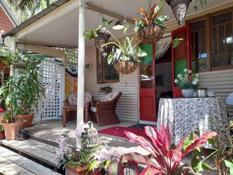 Quirky Cottage In Centre Of Maleny, Walk Everywhere - Accommodation Burleigh 3