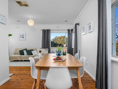 Read Place Retreat - Accommodation Burleigh 0