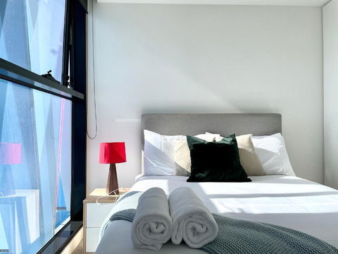 Readyset Apartments On Bouverie - Accommodation Burleigh 1