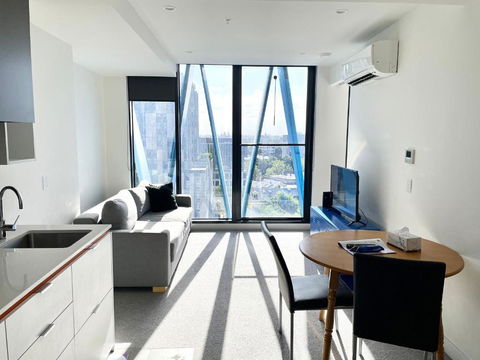 Readyset Apartments On Bouverie - Accommodation Burleigh 2