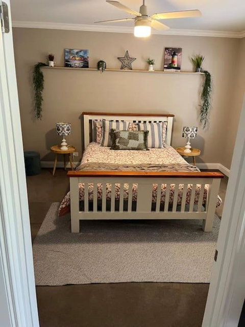 Quiet Family Retreat Getaway - Wildlife Park, Sovereign Hill, Kryall Castle And City At Your Door - Modern House, 8 Guests, 4 Bedrooms, 5 Beds - Accommodation Burleigh 1
