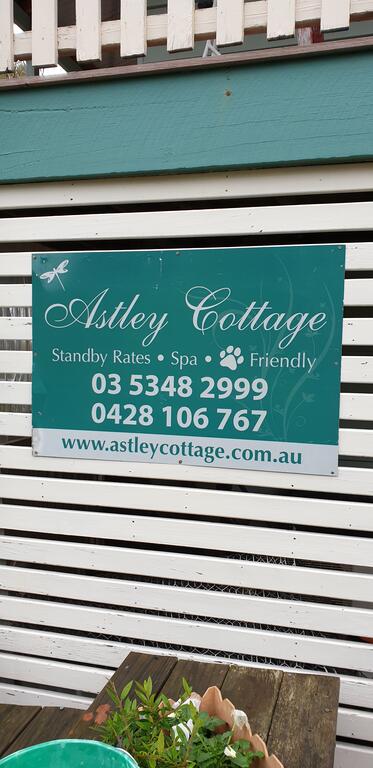 Astley Cottage - Accommodation Burleigh 0