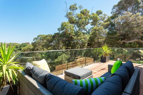 At Agnes Ave: Coastal Views - Accommodation Burleigh 0