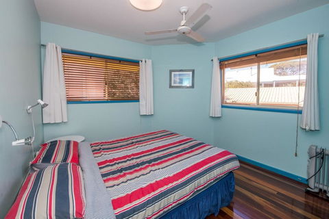 At Cylinder Unit 2 - Accommodation Burleigh 2
