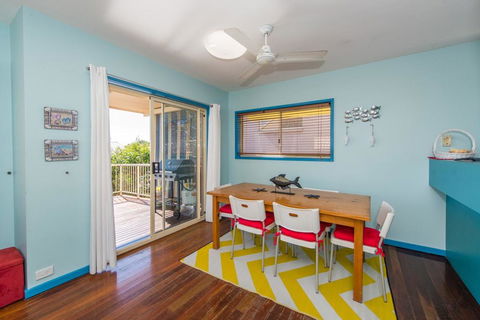 At Cylinder Unit 2 - Accommodation Burleigh 1