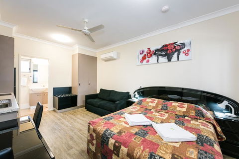 Athena Studio Units - Accommodation Burleigh 1