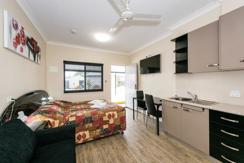 Athena Studio Units - Accommodation Burleigh 2