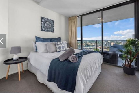 AU1 - Long Stay W Balcony RiverViews Fast WiFi - Accommodation Burleigh 3