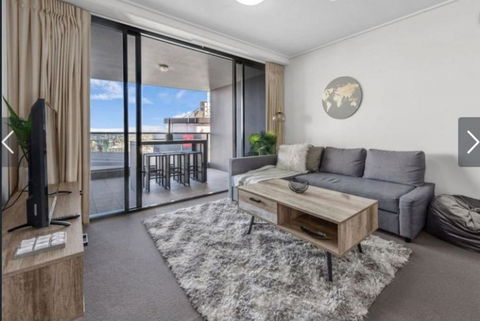 AU1 - Long Stay W Balcony RiverViews Fast WiFi - Accommodation Burleigh 0