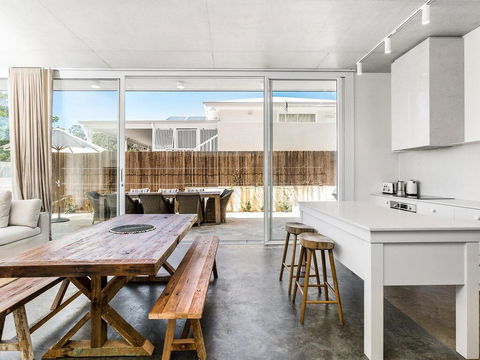 Audrey - Accommodation Burleigh 2