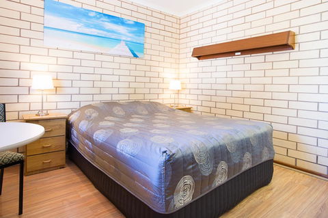 Augusta Budget Motel - Accommodation Burleigh 1