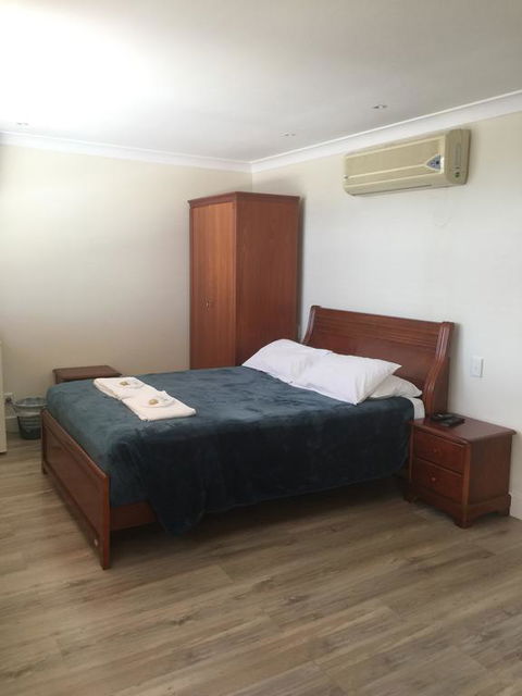 Aussie Hotel & Motel - Accommodation Burleigh 0