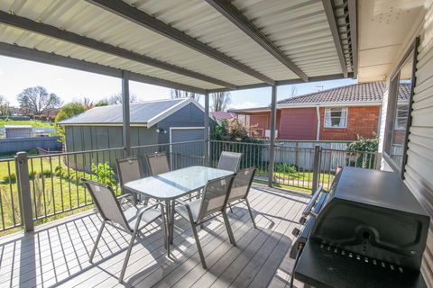Autumn St - Trendy East Orange - Near CBD - Accommodation Burleigh 3