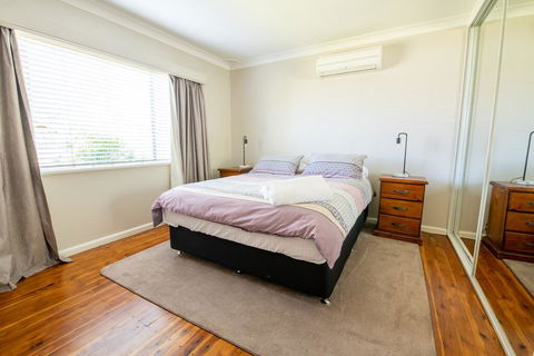 Autumn St - Trendy East Orange - Near CBD - Accommodation Burleigh 1