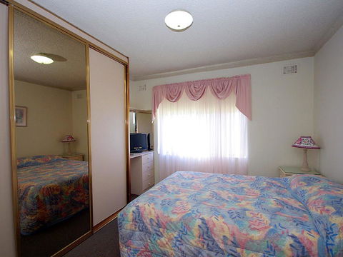 Avilla Court 1 - Accommodation Burleigh 1