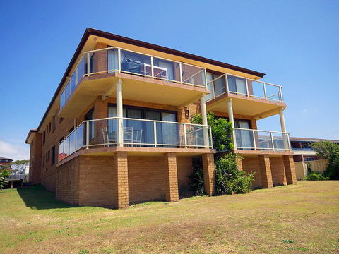 Avilla Court 1 - Accommodation Burleigh 3