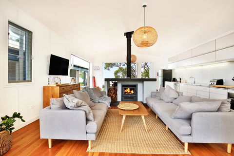 Ayana Beach House - Pet Friendly - Opposite Beach - Accommodation Burleigh 0