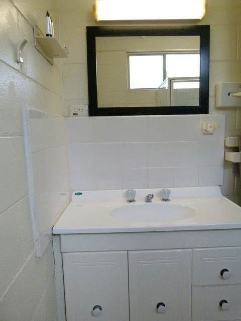 Azalea Motel - Accommodation Burleigh 2