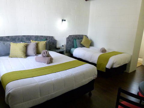 Azalea Motel - Accommodation Burleigh 1