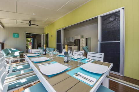 Azur Villa - Accommodation Burleigh 2