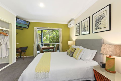 Azura Beach House B&B - Accommodation Burleigh 3