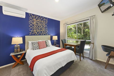 Azura Beach House B&B - Accommodation Burleigh 1