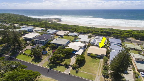 Bailey's Beach House - Accommodation Burleigh 0
