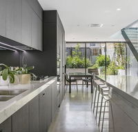 Balmain Bombshell Executive  Family Retreat - Accommodation Burleigh
