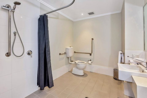 Bannister 22 Hotel - Accommodation Burleigh 2