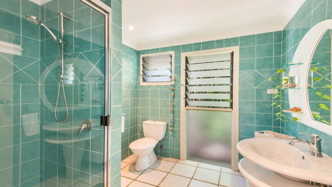 Barefoot In Lennox- WiFi - Foxtel - Pool - Accommodation Burleigh 2