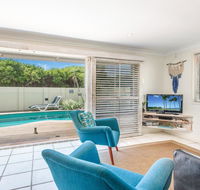 Barefoot in Lennox- WiFi - Foxtel - Pool - Accommodation Burleigh