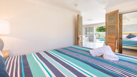 Barefoot In Lennox- WiFi - Foxtel - Pool - Accommodation Burleigh 3