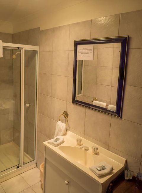 Battery Point Manor - Accommodation Burleigh 3
