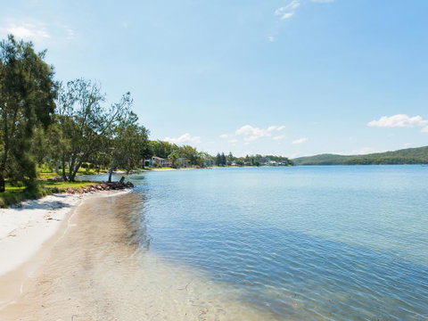 Baywatch - Beachfront Bliss Executive Home - Accommodation Burleigh 2
