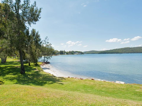 Baywatch - Beachfront Bliss Executive Home - Accommodation Burleigh 3