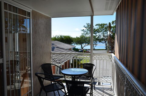 Bayz On The River - Accommodation Burleigh 2