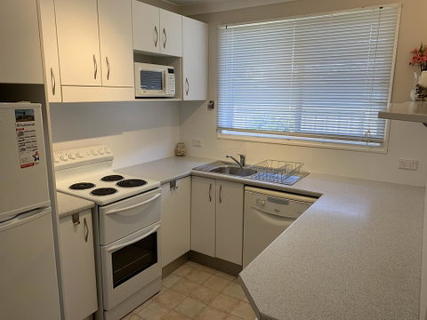 Beach Haven Villa - Accommodation Burleigh 2