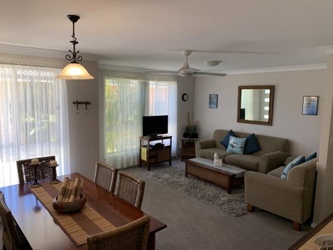 Beach Haven Villa - Accommodation Burleigh 0