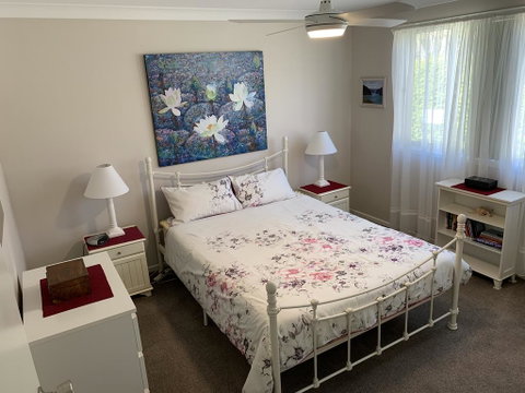 Beach Haven Villa - Accommodation Burleigh 1