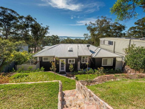 Beach House At Nelson Bay - Accommodation Burleigh 3