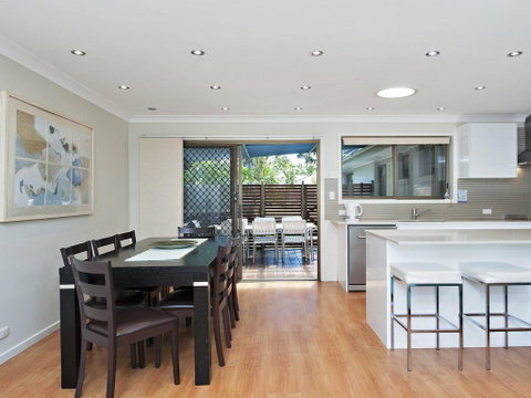 Beach House' 8 Mistral Close - Large House With Aircon - Accommodation Burleigh 1