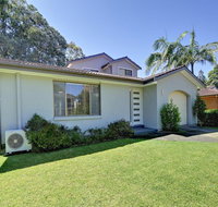 Beach House' 8 Mistral Close - large house with aircon - Accommodation Burleigh