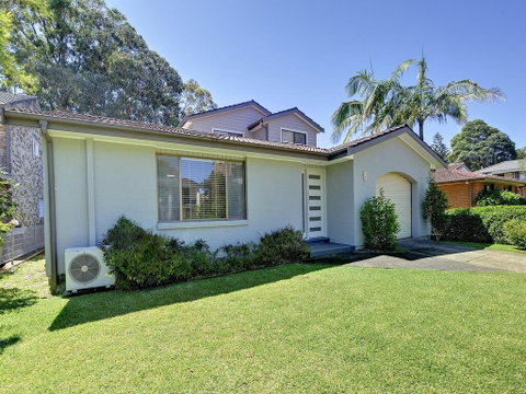 Beach House' 8 Mistral Close - Large House With Aircon - Accommodation Burleigh 0