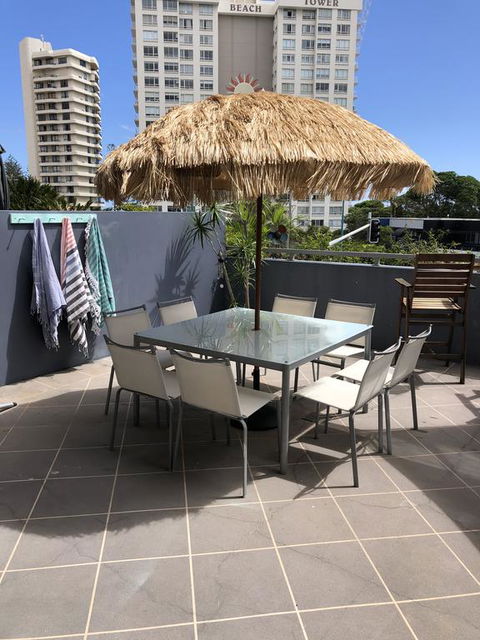 Beach Side Ocean Burleigh Heads 3 Bedroom Family Accomodation - Accommodation Burleigh 1