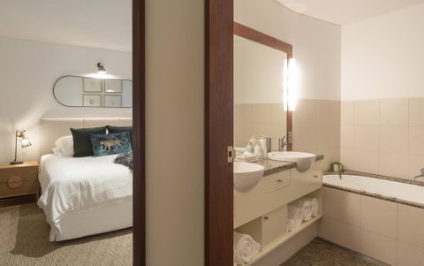 Beach Suites - Accommodation Burleigh 1